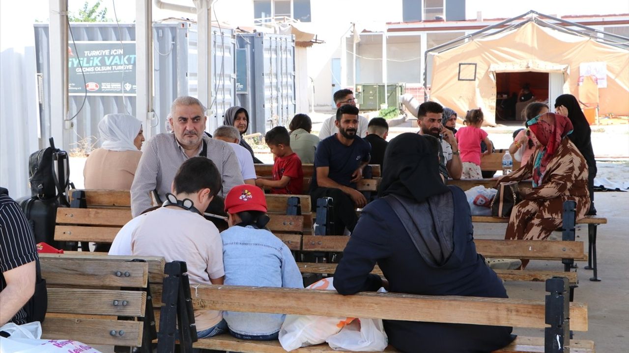Suriyelilerin Türkiye'den Ülkelerine Dönüşü Yoğunlaşıyor