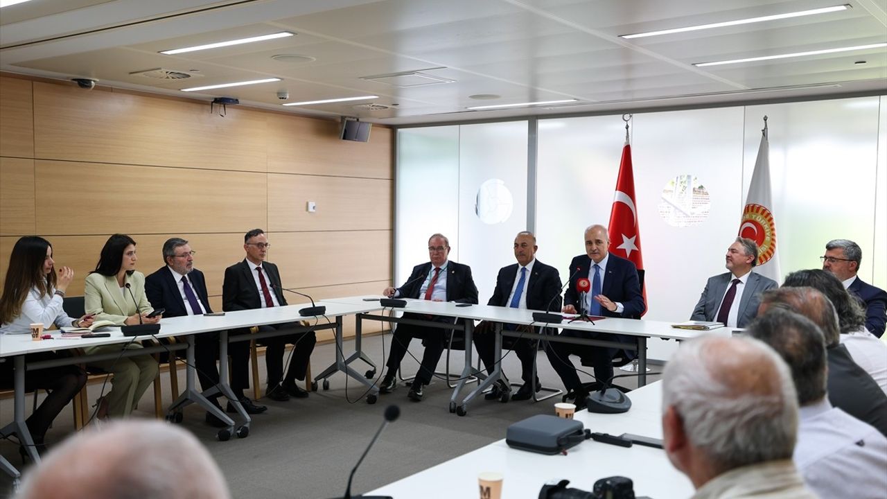 TBMM Başkanı Kurtulmuş, Brüksel'de Türk Gazetecilerle Bir Araya Geldi