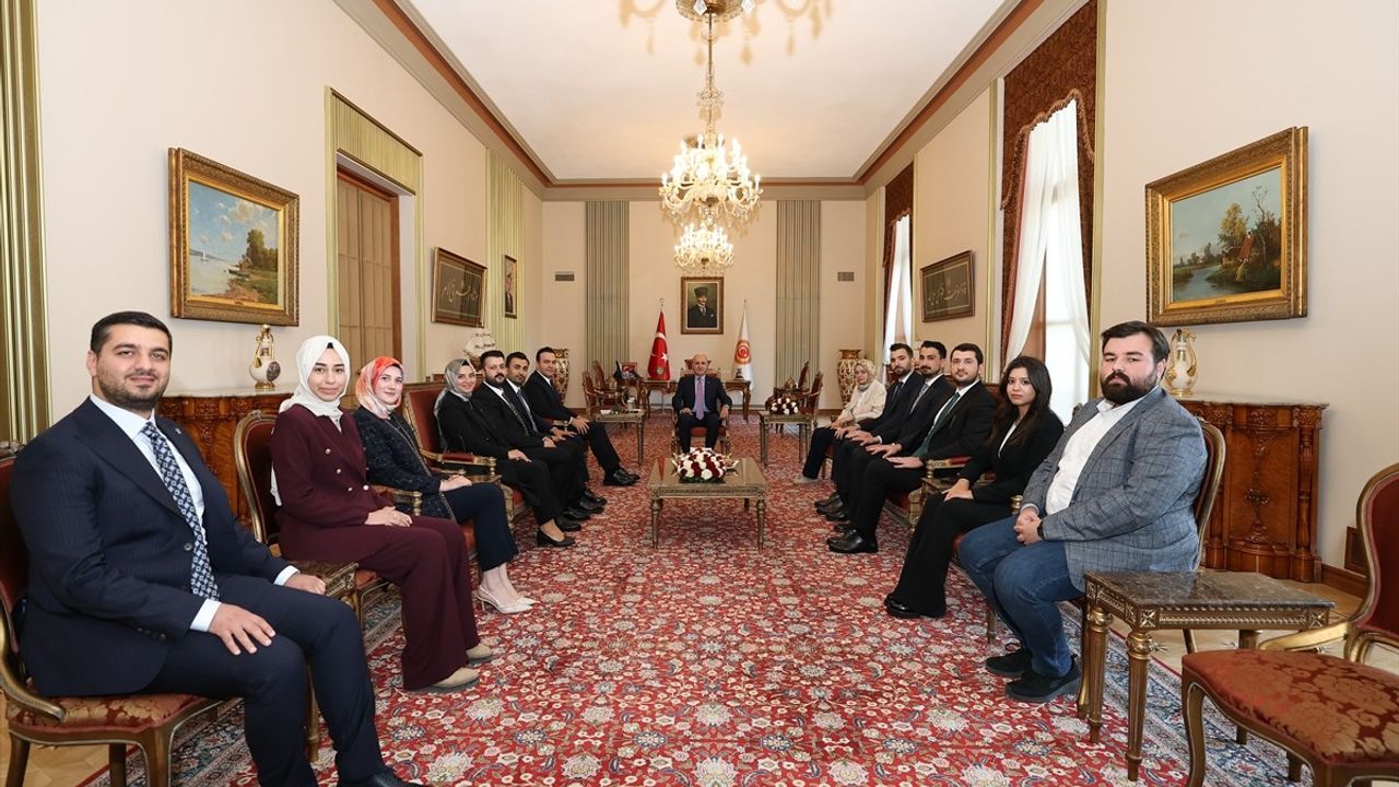 TBMM Başkanı Kurtulmuş, Gençlik Kolları Başkanı İbiş'i Ağırladı