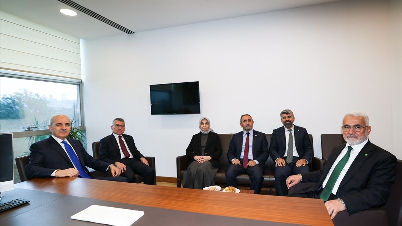 TBMM Başkanı Kurtulmuş, HÜDA PAR Lideri Yapıcıoğlu'na Ziyarette Bulundu