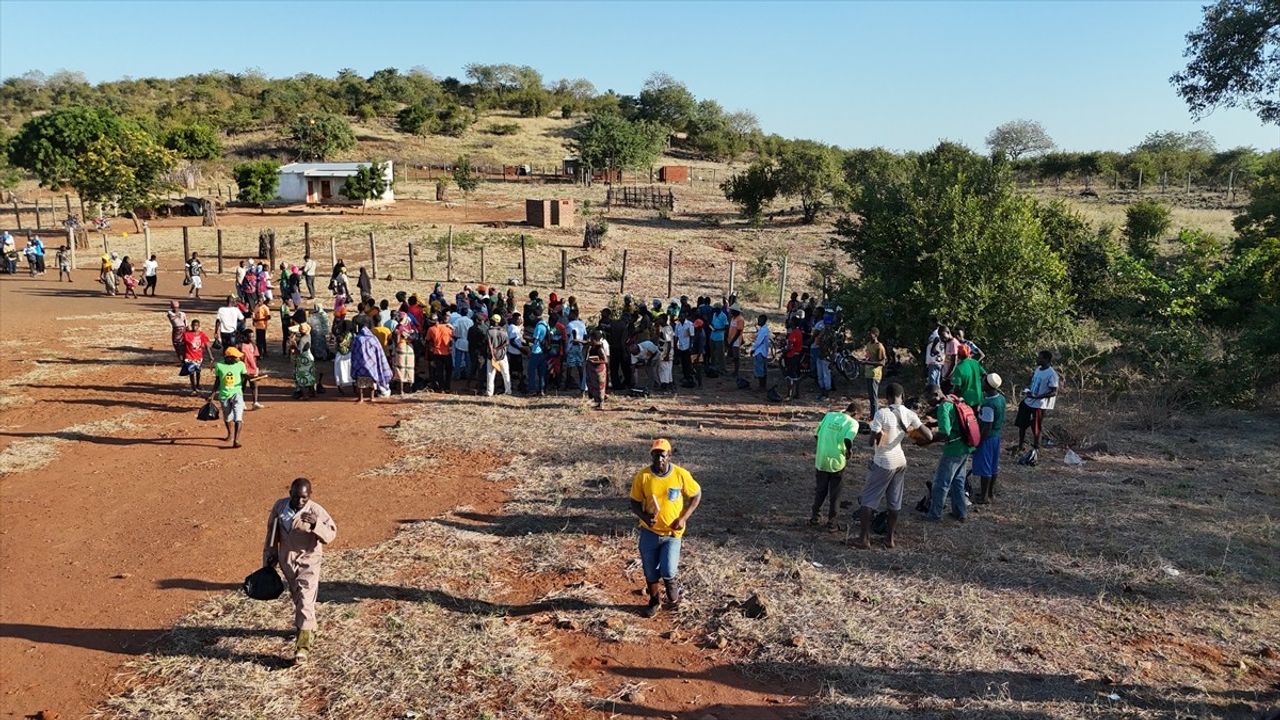 TDV Gönüllüleri Mozambik'te Kur'an ve Kurban Eti Dağıttı