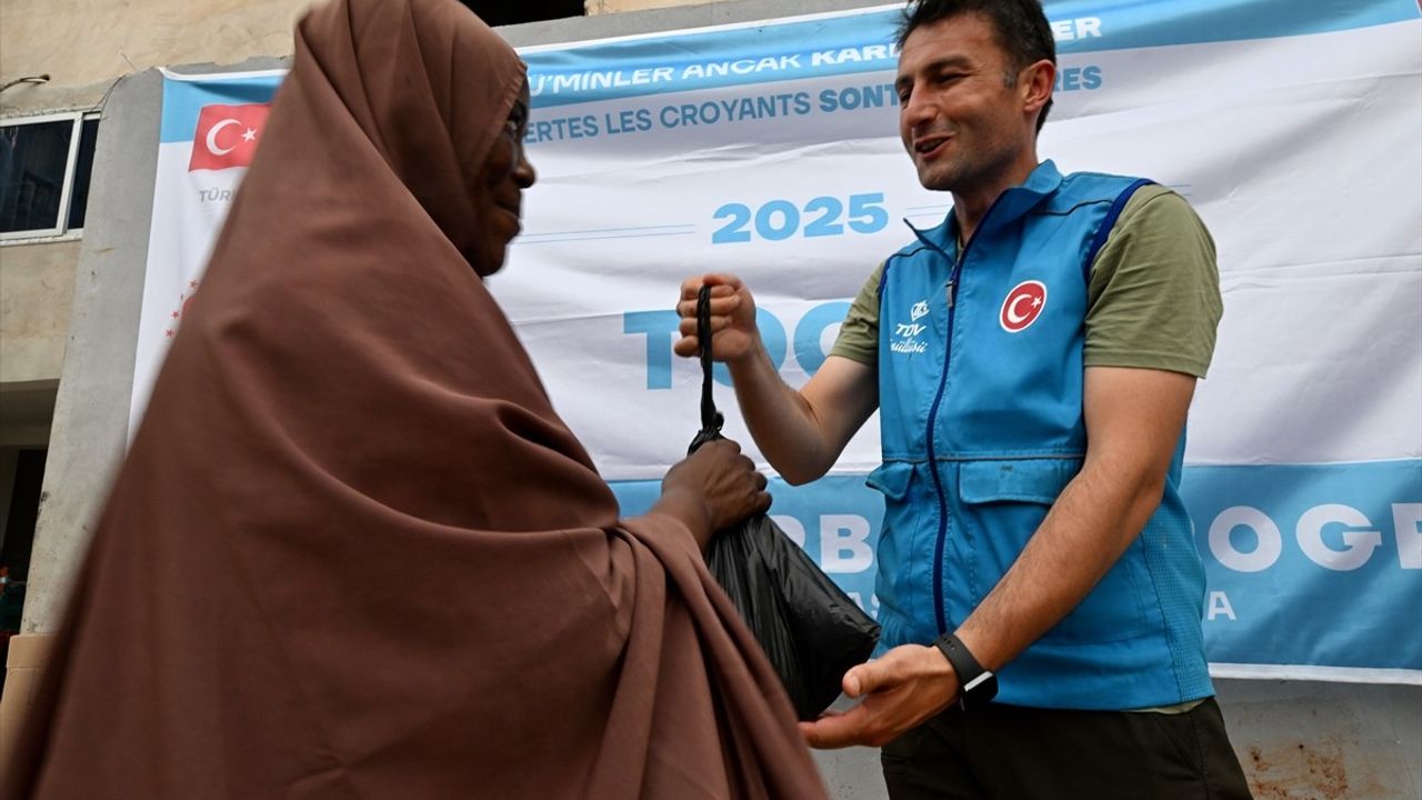 TDV Togo'da 21 Bin Aileye Kurban Etleri Dağıtıyor
