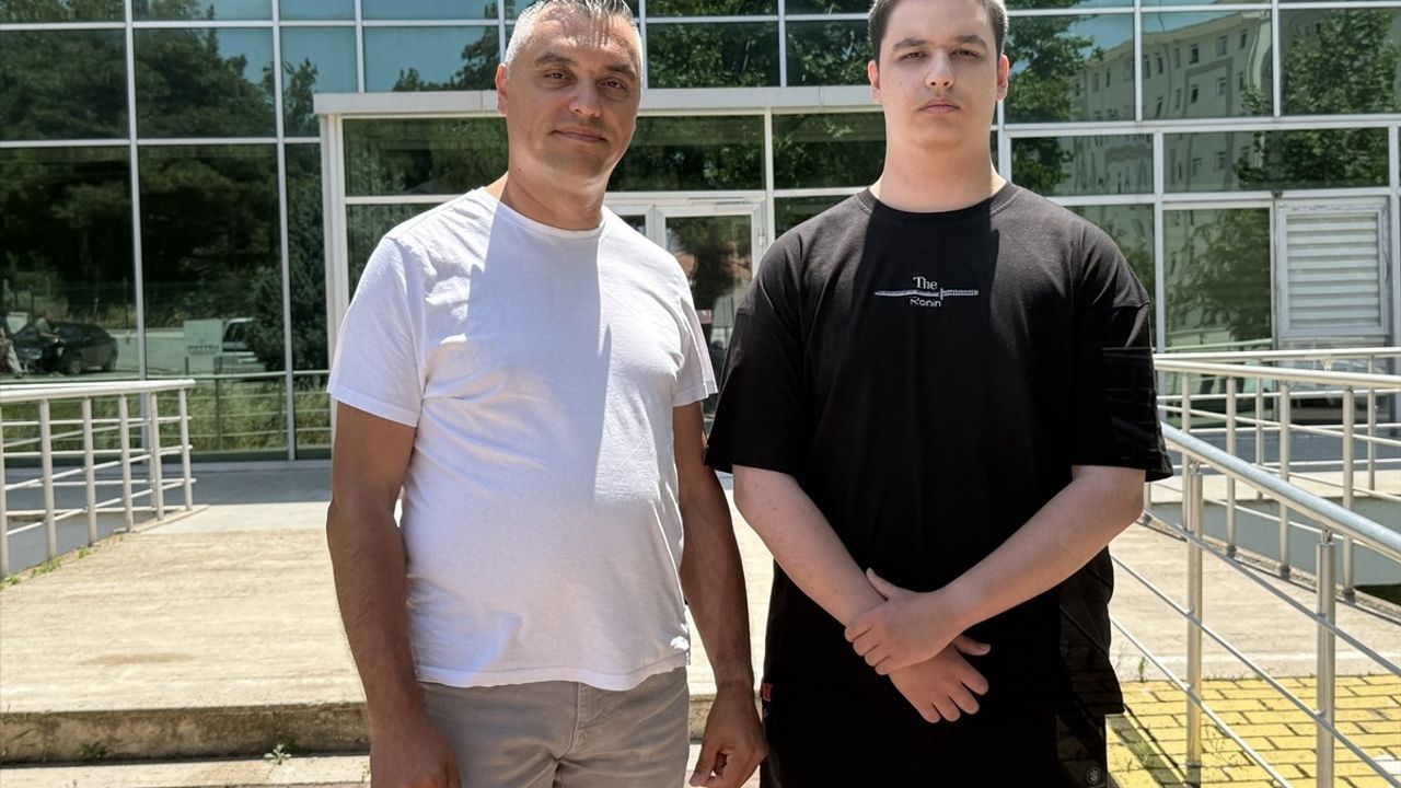 Tekirdağ'da Baba ve Oğul YKS'de Beraber Sınav Heyecanı Yaşadı