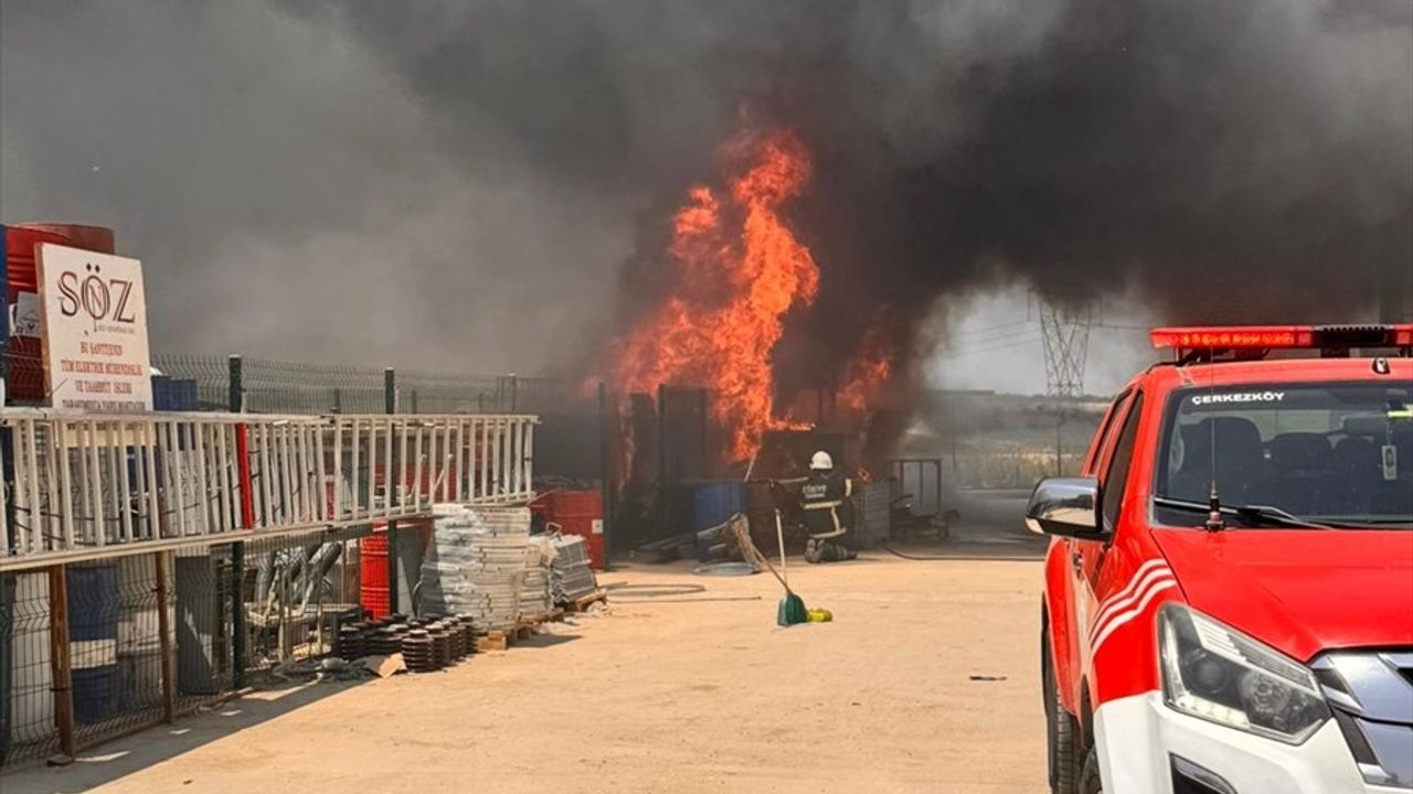 Tekirdağ'da Kimya Fabrikasında Yangın Kontrol Altına Alındı