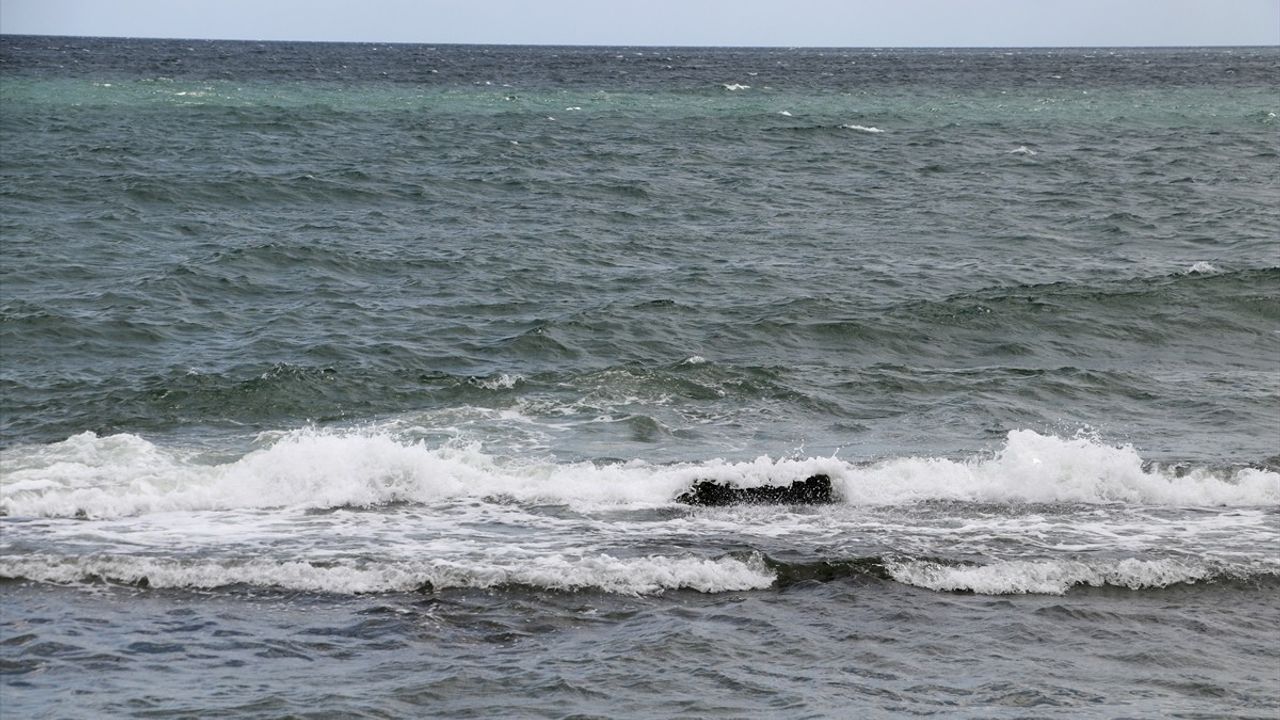 Tekirdağ'da Poyraz Nedeniyle Plajlarda Denize Girmek Yasaklandı