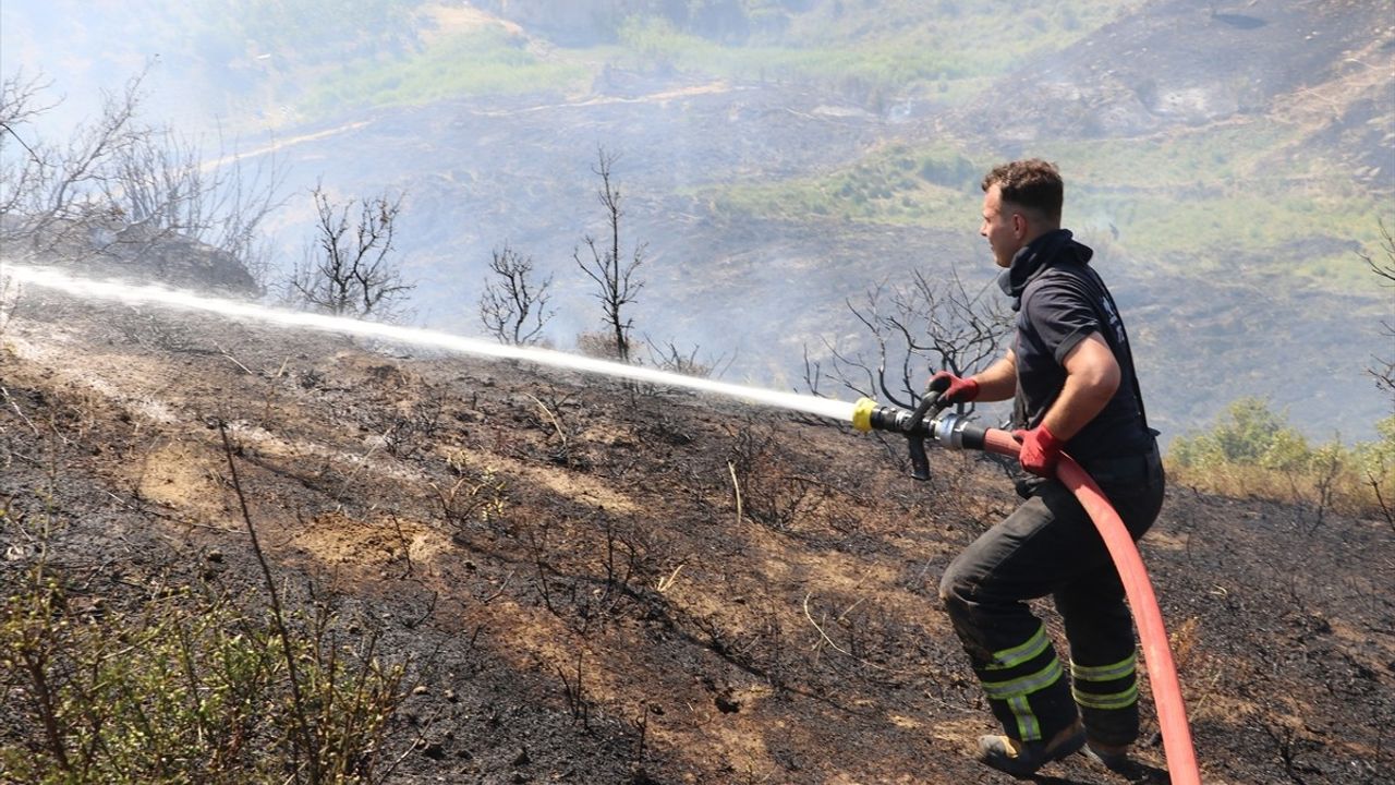 Tekirdağ'da Yangın Panik Yarattı: Otluk Alan Makiliğe Sıçradı