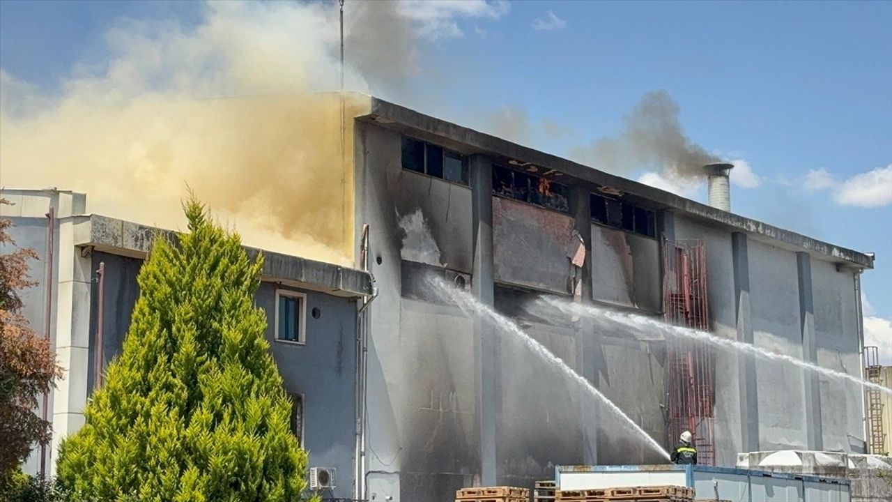 Tekirdağ'daki Kimyasal Fabrikada Yangın Kontrol Altına Alındı