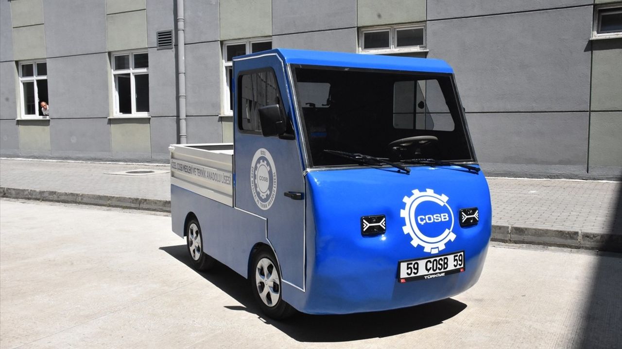 Tekirdağ'dan Yerli Elektrikli Kamyonet: Meslek Liseli Öğrenciler Dönüştürüyor