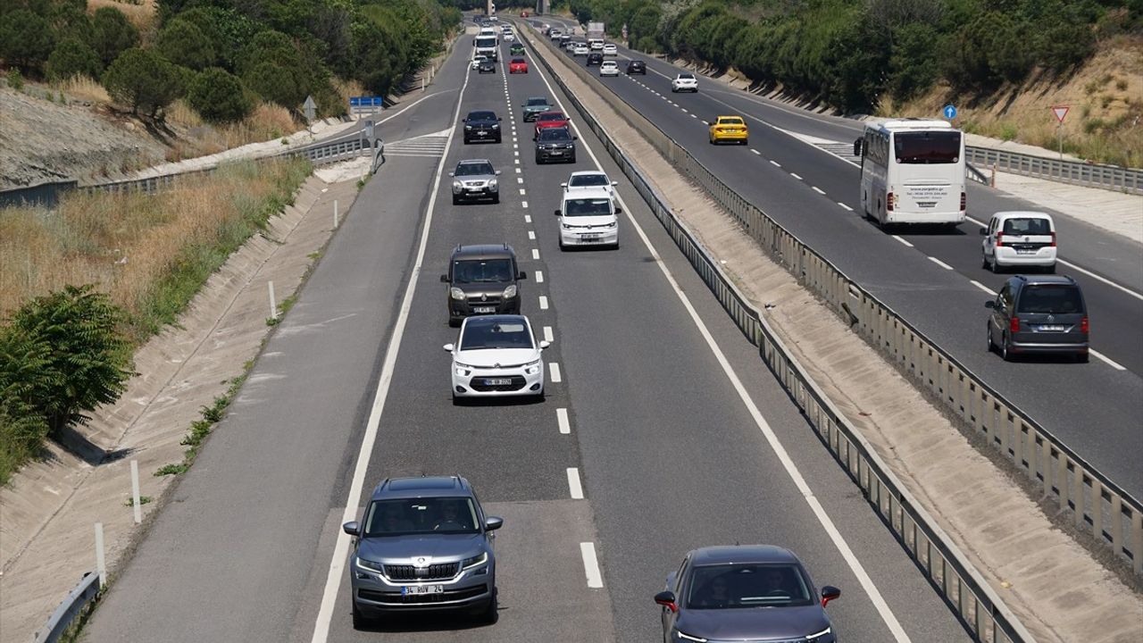 Tekirdağ-İstanbul Yolunda Bayram Dönüş Yoğunluğu Dikkat Çekiyor