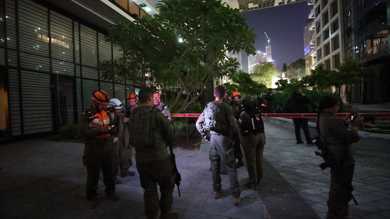 Tel Aviv'de İran Füze Saldırısı: Savunma Bakanlığı Yakınında Patlama