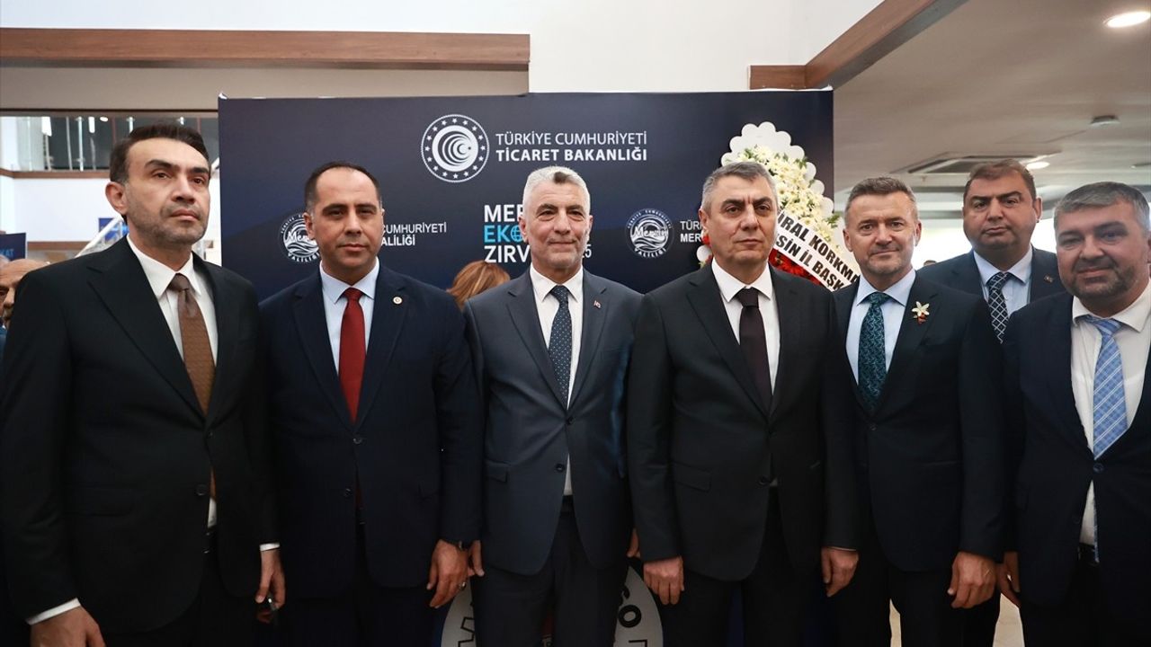 Ticaret Bakanı Bolat: Yıl Sonunda Enflasyon 20'li Rakamlarla Belirtiliyor