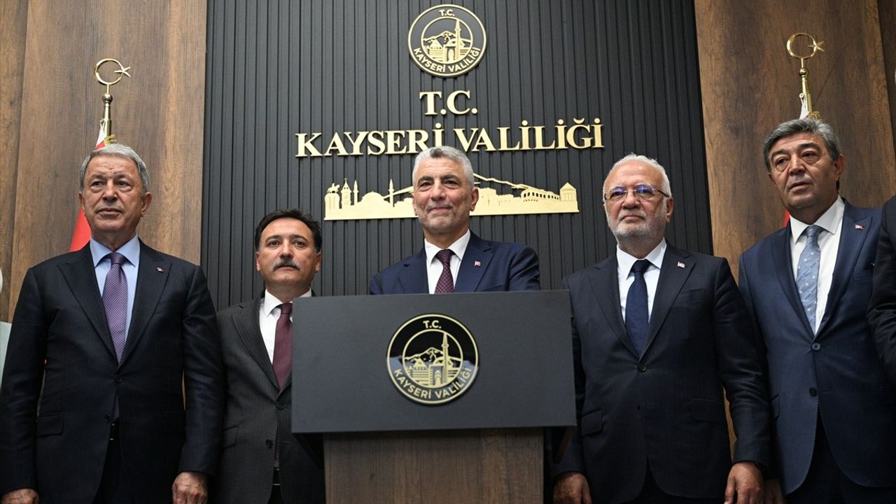 Ticaret Bakanı Ömer Bolat, Kayseri'de Ziyaretlerde Bulundu