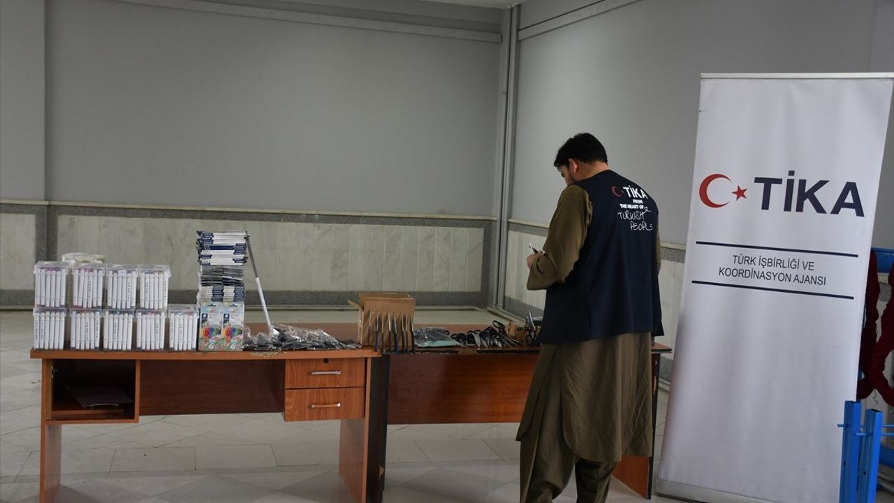 TİKA, Afganistan'daki Herat Üniversitesi Güzel Sanatlar Fakültesi'ne Halıcılık Ekipmanı Desteği Verdi