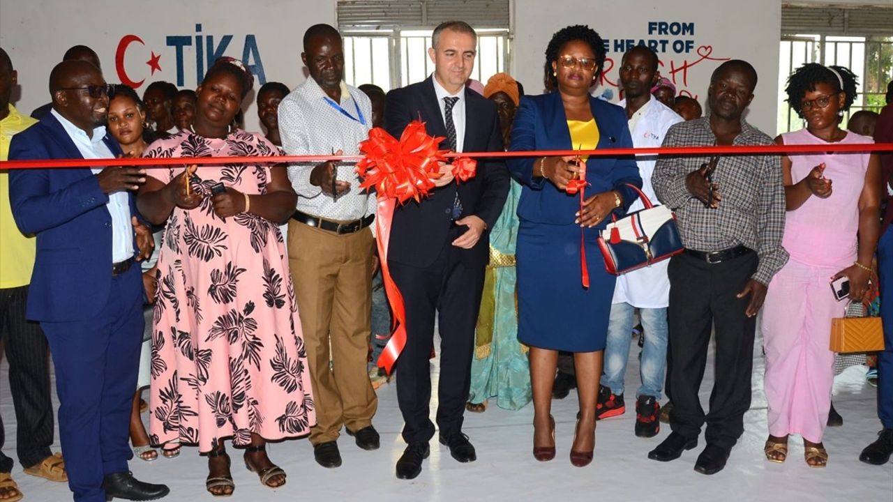 TİKA, Uganda'daki Yetim Okuluna Marangozluk Atölyesi Kurdu