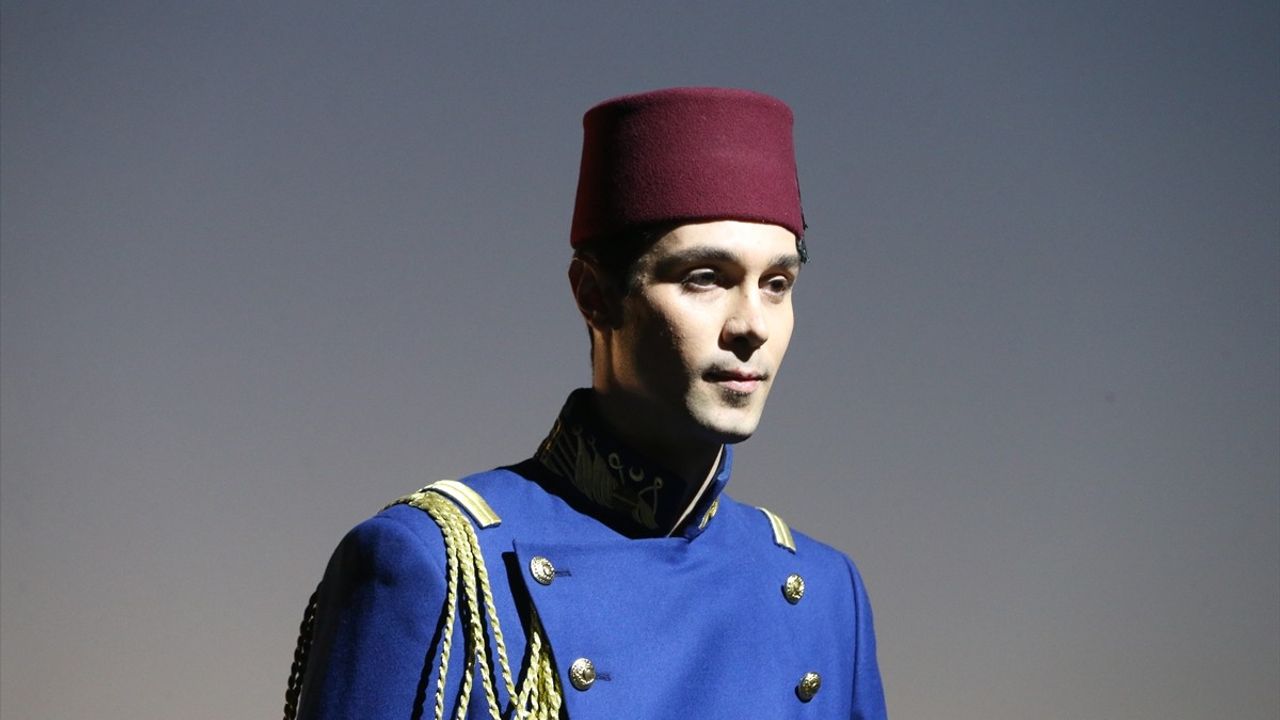 Tokat'ta Atatürk Giysi Koleksiyonu Defilesi Düzenlendi
