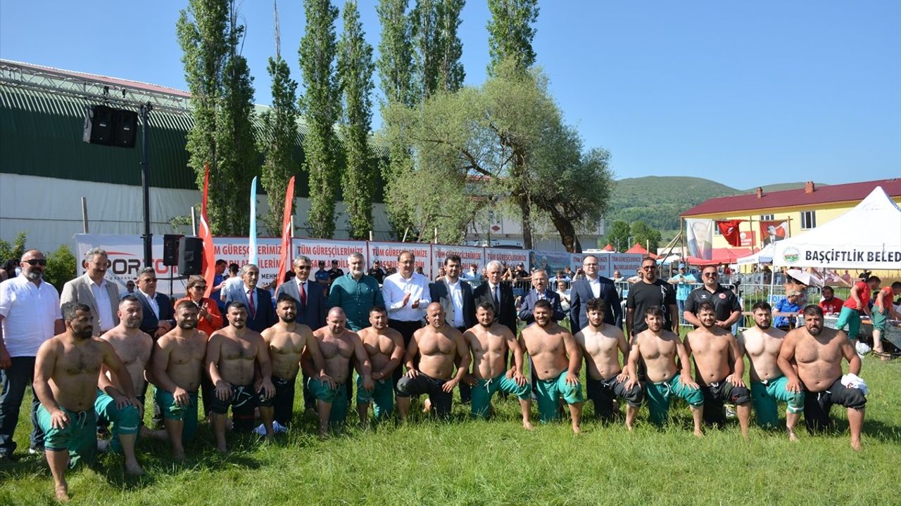 Tokat'ta Şehit Tümgeneral Aydoğan Aydın Karakucak Güreşleri Heyecanı