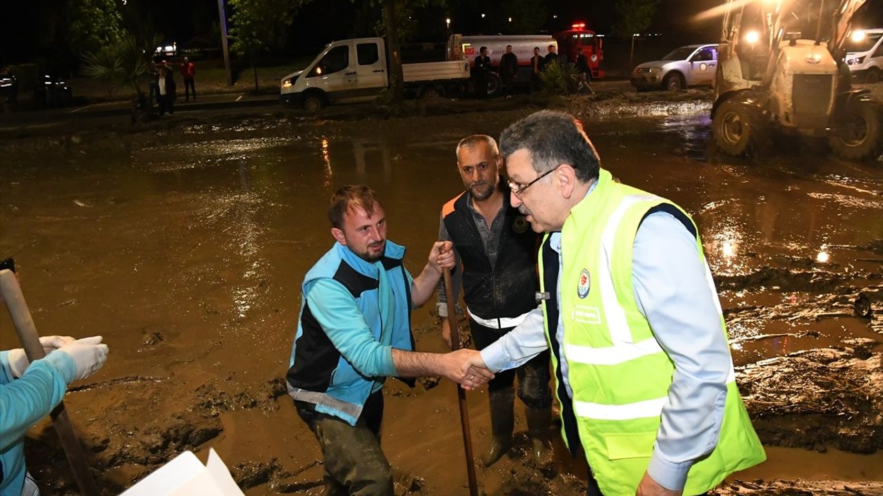 Trabzon'da Sel Felaketi: Başkan Genç, Çalışmalarla İlgili Bilgi Verdi