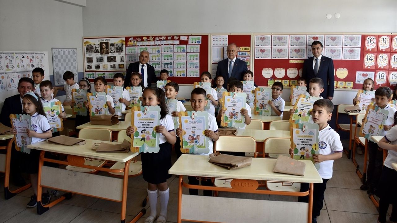 Trabzon ve Çevresindeki Öğrenciler Karnelerini Aldı