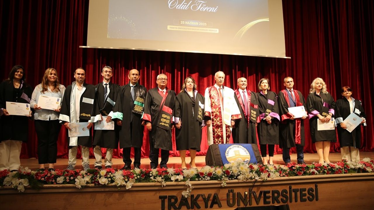 Trakya Üniversitesi'nde Akademik Yükseltme ve Ödül Töreni Coşkusu