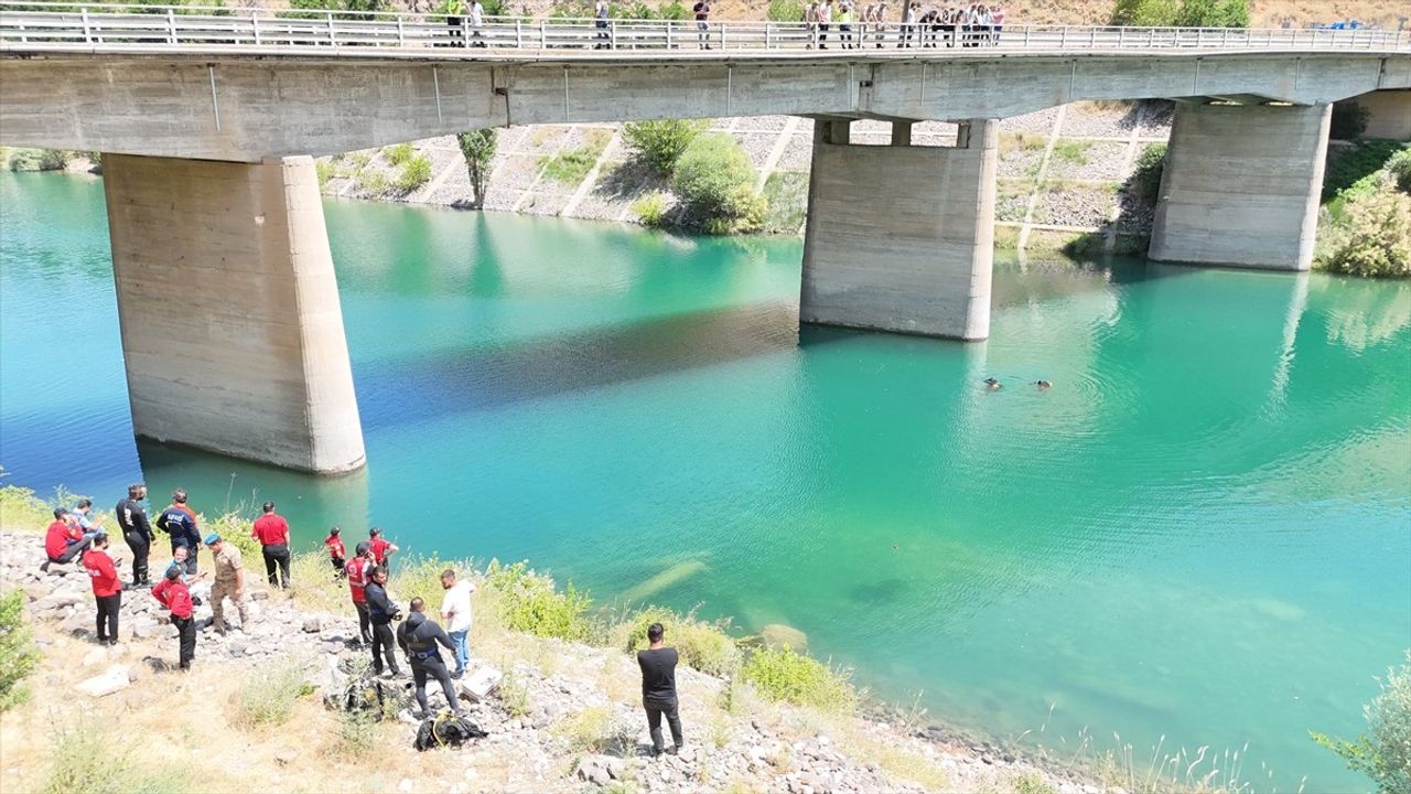 Tunceli'de Kaybolan Genç Ekin B'nin Cenazesi Uzunçayır Baraj Gölü'nde Bulundu