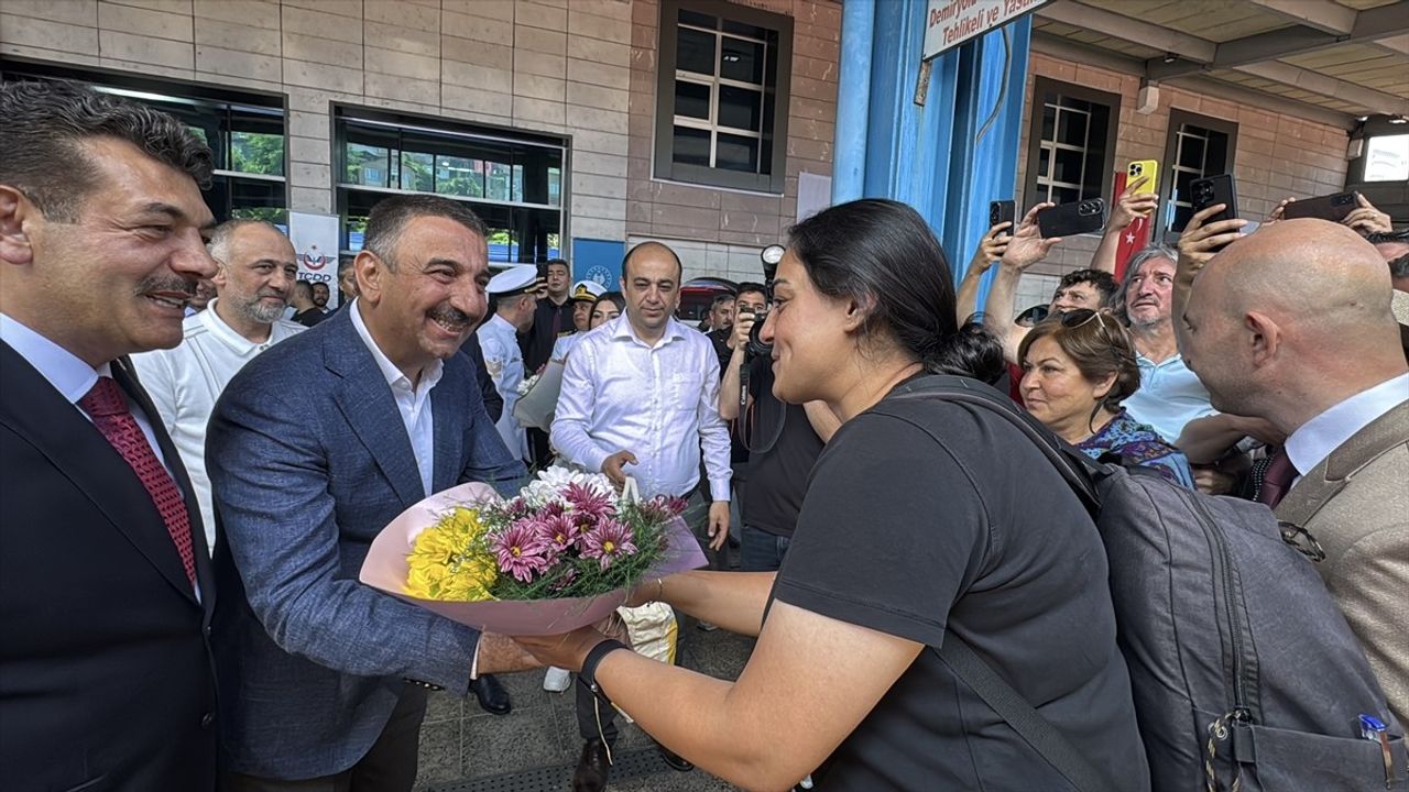 Turistik Karaelmas Ekspresi Zonguldak'a Ulaştı
