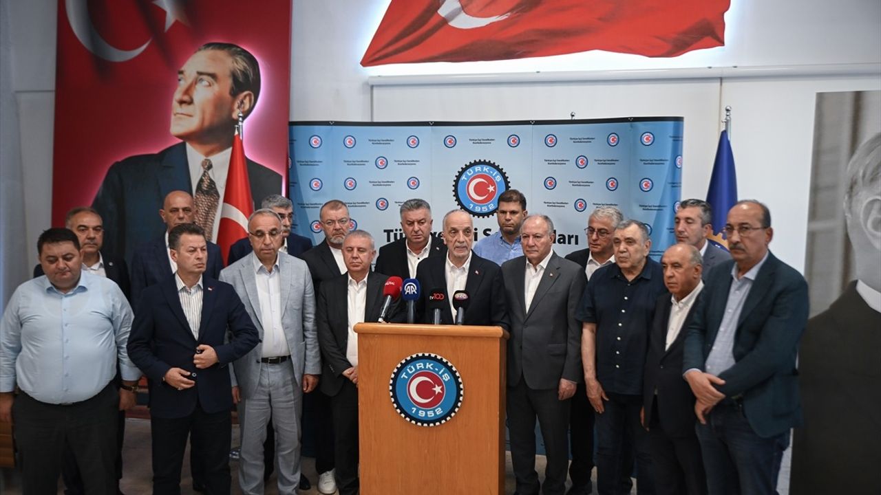 TÜRK-İŞ Kamu İşçi Zam Görüşmelerini Topladı