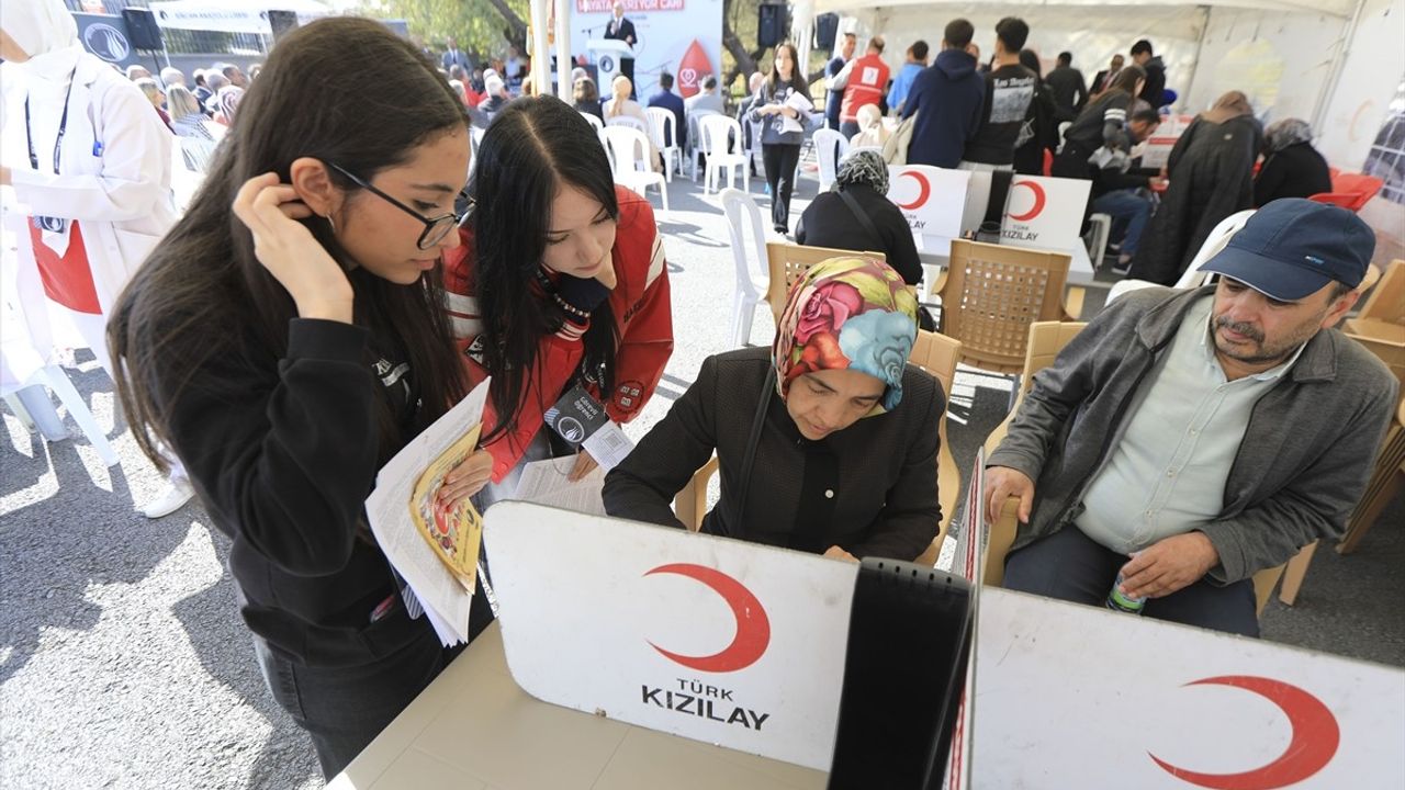 Türk Kızılay, 2,3 Milyon Gönüllü Kan Bağışçısıyla Dünyada 3. Sırada