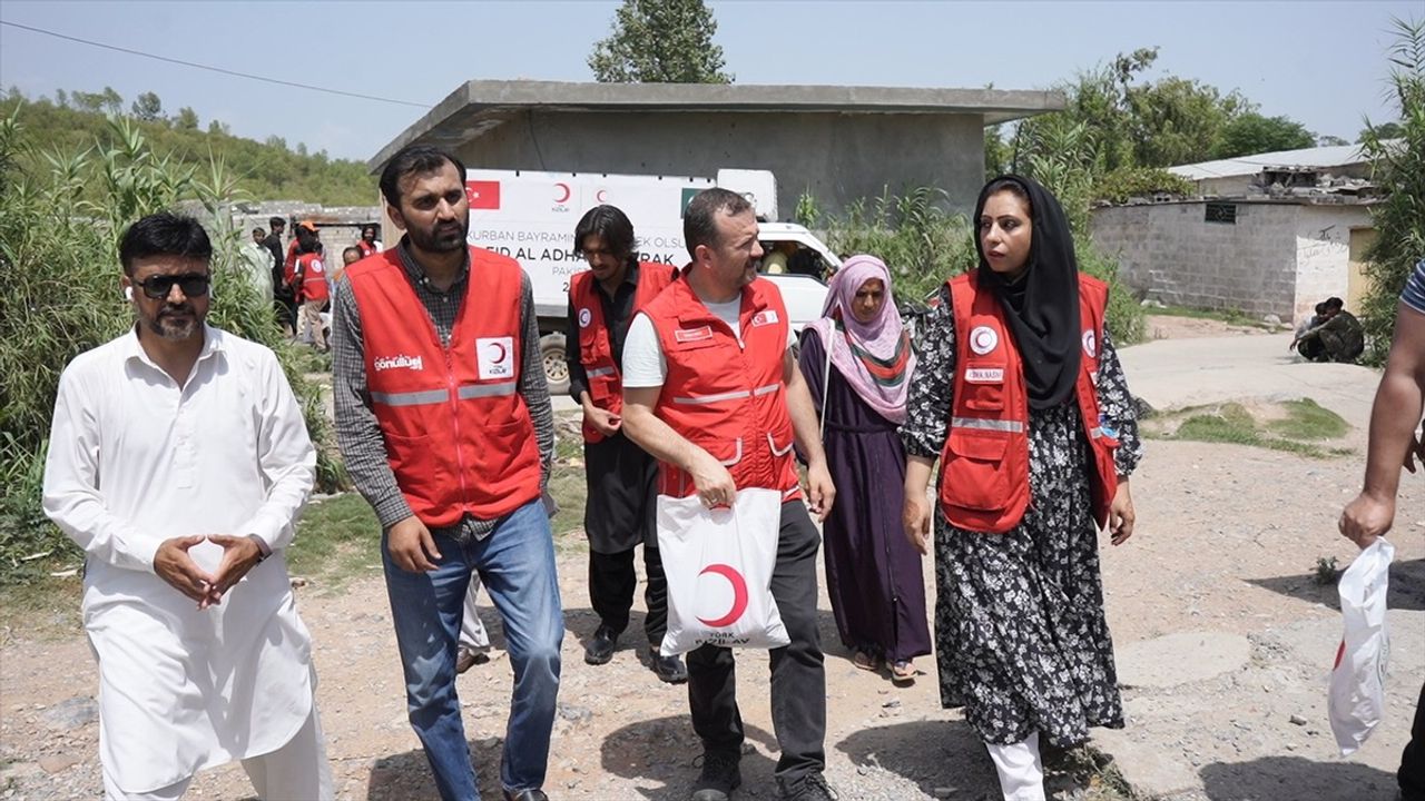 Türk Kızılay, Pakistan'da İhtiyaç Sahiplerine Kurban Eti Dağıttı