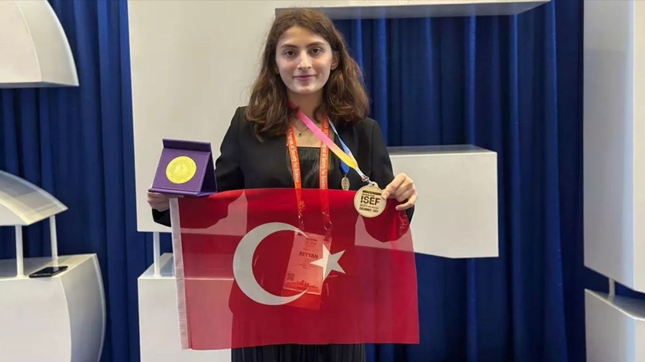 Türk Öğrenci Reyyan Çifci, ABD'de Bilim Yarışmasında Dünya Dördüncüsü Oldu