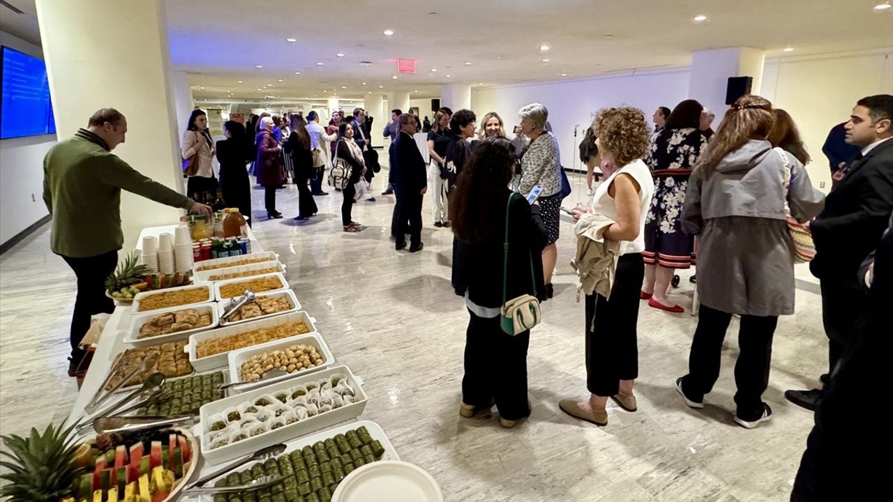 Türk Sanatçı Pia Bozyel, BM'de Barış ve Sıfır Atık Temalı Sergi Açtı