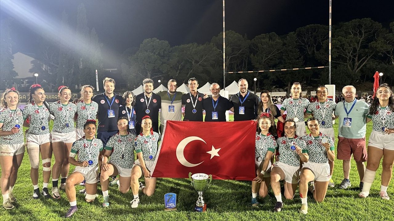 Türkiye 7'li Ragbi Kadınlar Milli Takımı, Hırvatistan'da Şampiyonluk Elde Etti