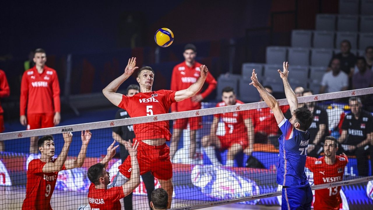 Türkiye Erkek Voleybol Takımı, Fransa'ya Yenildi!