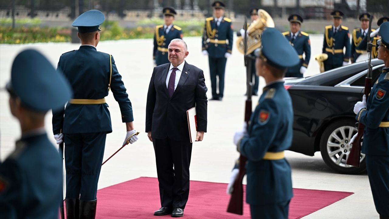 Türkiye'nin Bişkek Büyükelçisi Ökem, Kırgız Cumhurbaşkanı'na Güven Mektubunu Sundu