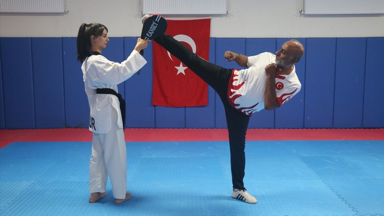 Üç Kızıyla Tekvandoda Başarı Hayali Süren Baba