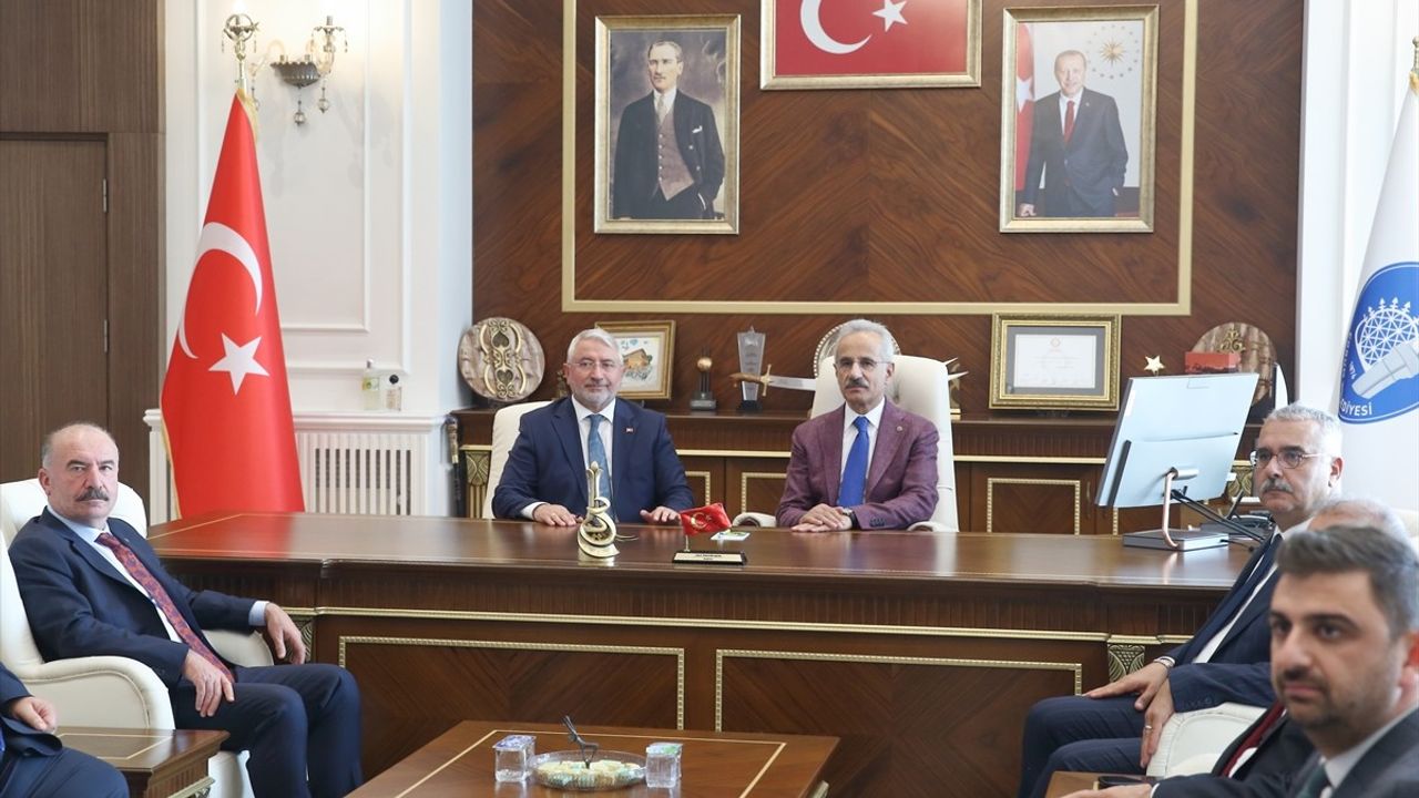 Ulaştırma Bakanı Uraloğlu, Çorum'da Önemli Ziyaretler Gerçekleştirdi