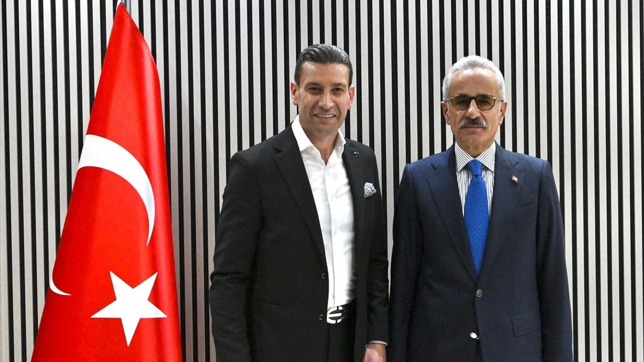 Ulaştırma Bakanı Uraloğlu'ndan Türkiye Boks Federasyonu'na Ziyaret