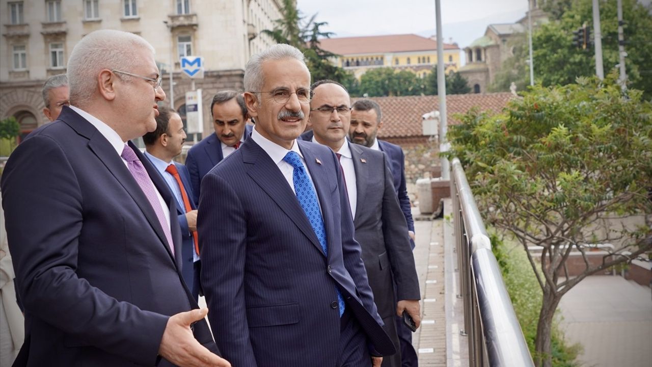 Ulaştırma ve Altyapı Bakanı Uraloğlu, Bulgaristan Başbakanı Jelyazkov ile Görüştü