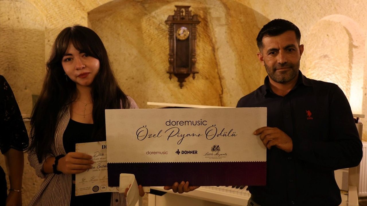 Uluslararası Little Mozart's Piyano ve Keman Festivali'nde Duygu Dolu Ödül Töreni
