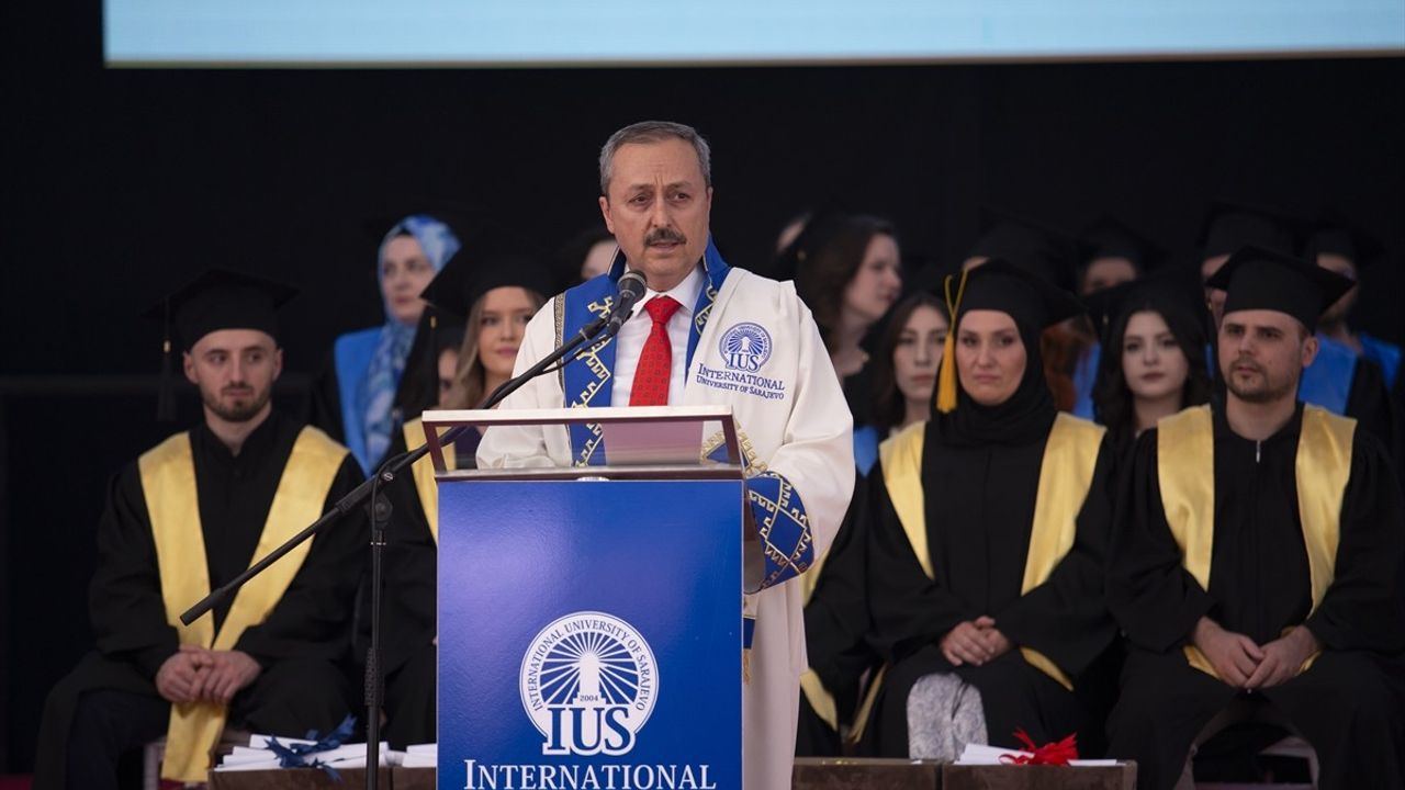 Uluslararası Saraybosna Üniversitesi 17. Dönem Mezunlarını Verdi