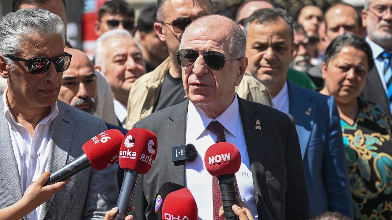 Ümit Özdağ Talat Paşa Anıtı'nı Ziyaret Etti