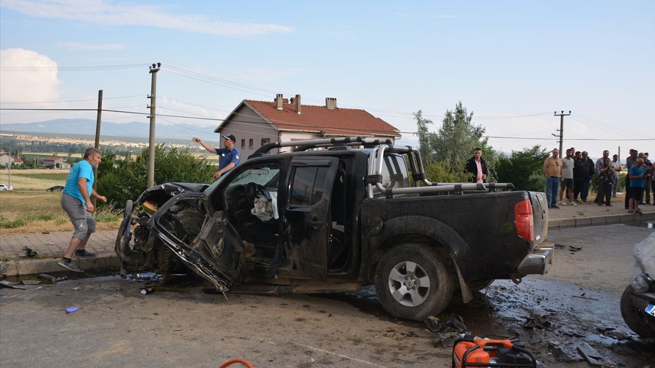 Uşak'ta Feci Kaza: Bir Sürücü Hayatını Kaybetti