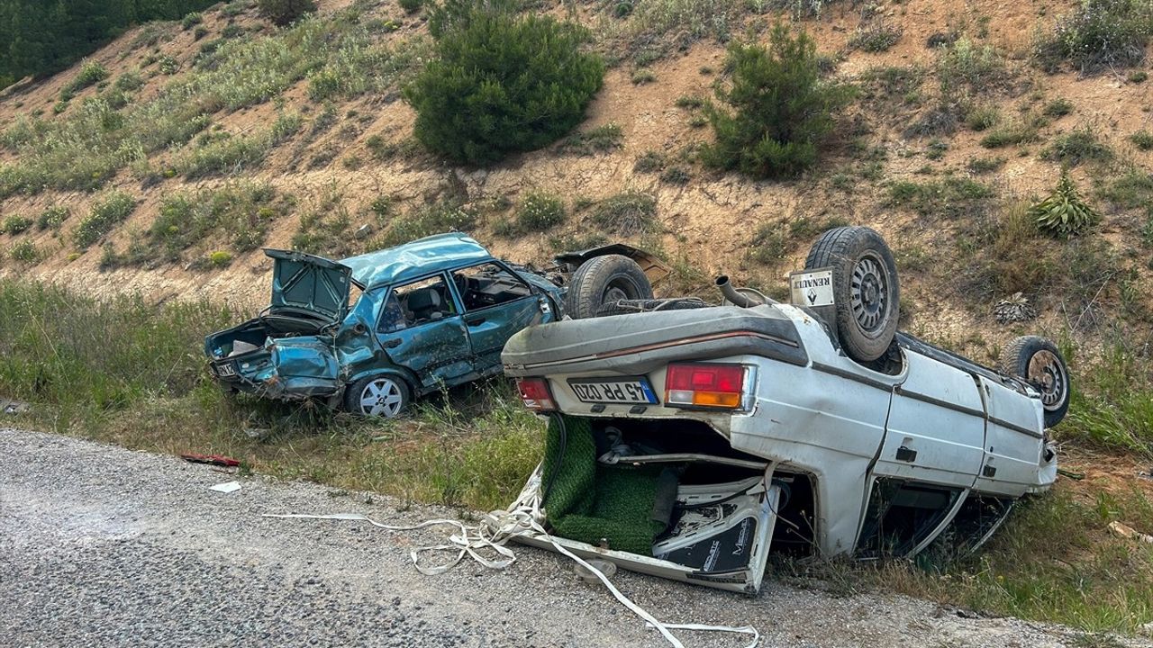 Uşak'ta Meydana Gelen Trafik Kazasında 7 Kişi Yaralandı