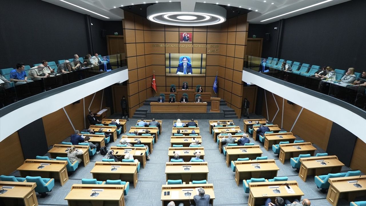 Üsküdar Belediye Meclisi'nde Türk Dünyası Belediyeler Birliği Tartışması