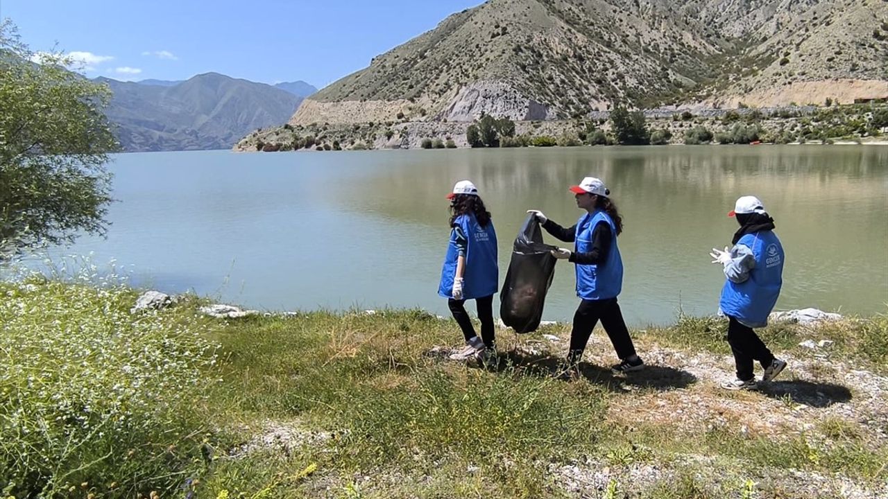 Uzundere'de Dünya Çevre Günü'nde Temizlik Etkinliği