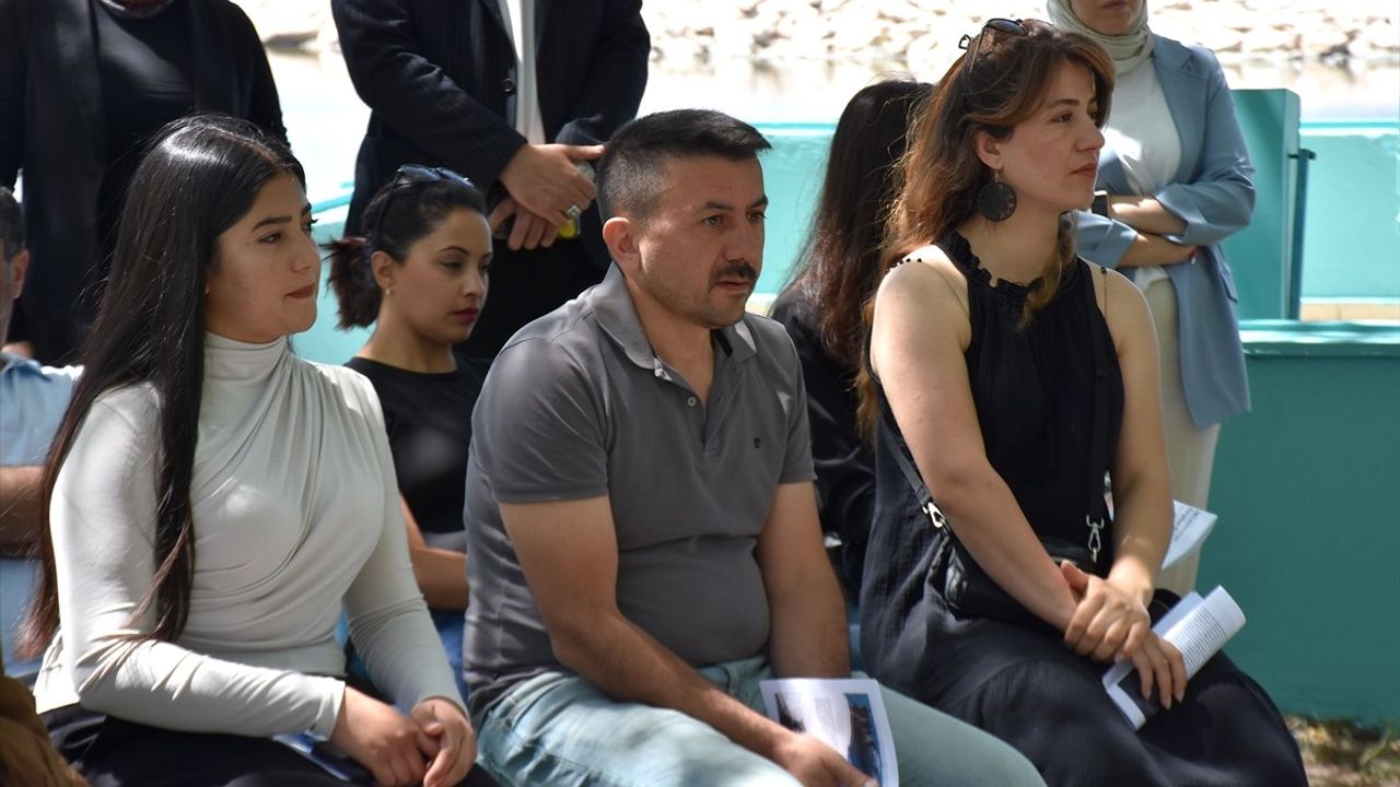 Van'da 'Bilim Kafe' Etkinliği: İnci Kefalinin Eşsiz Yolculuğu Anlatıldı