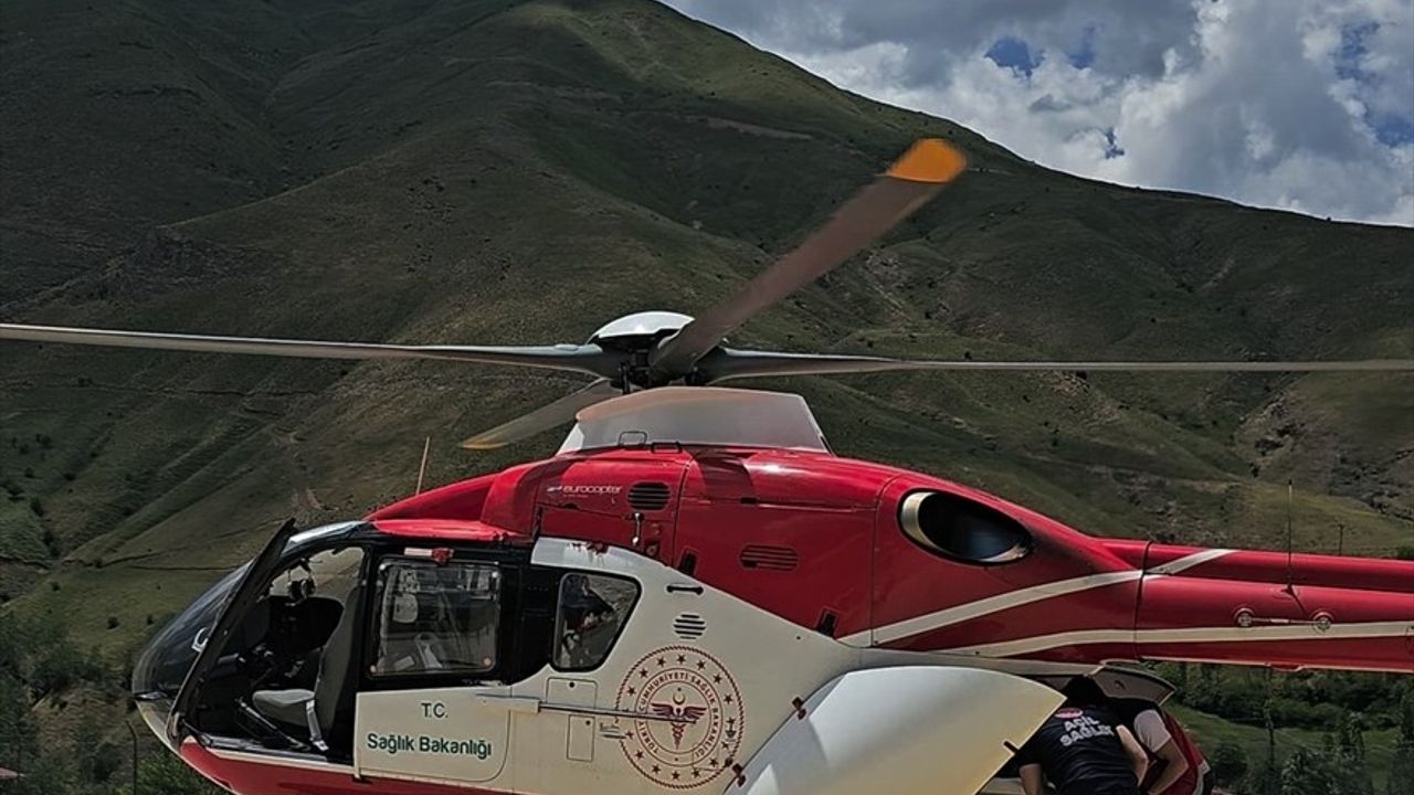 Van'da Solunum Sıkıntısı Çeken Hasta, Ambulans Helikopter ile Hastaneye Nakledildi