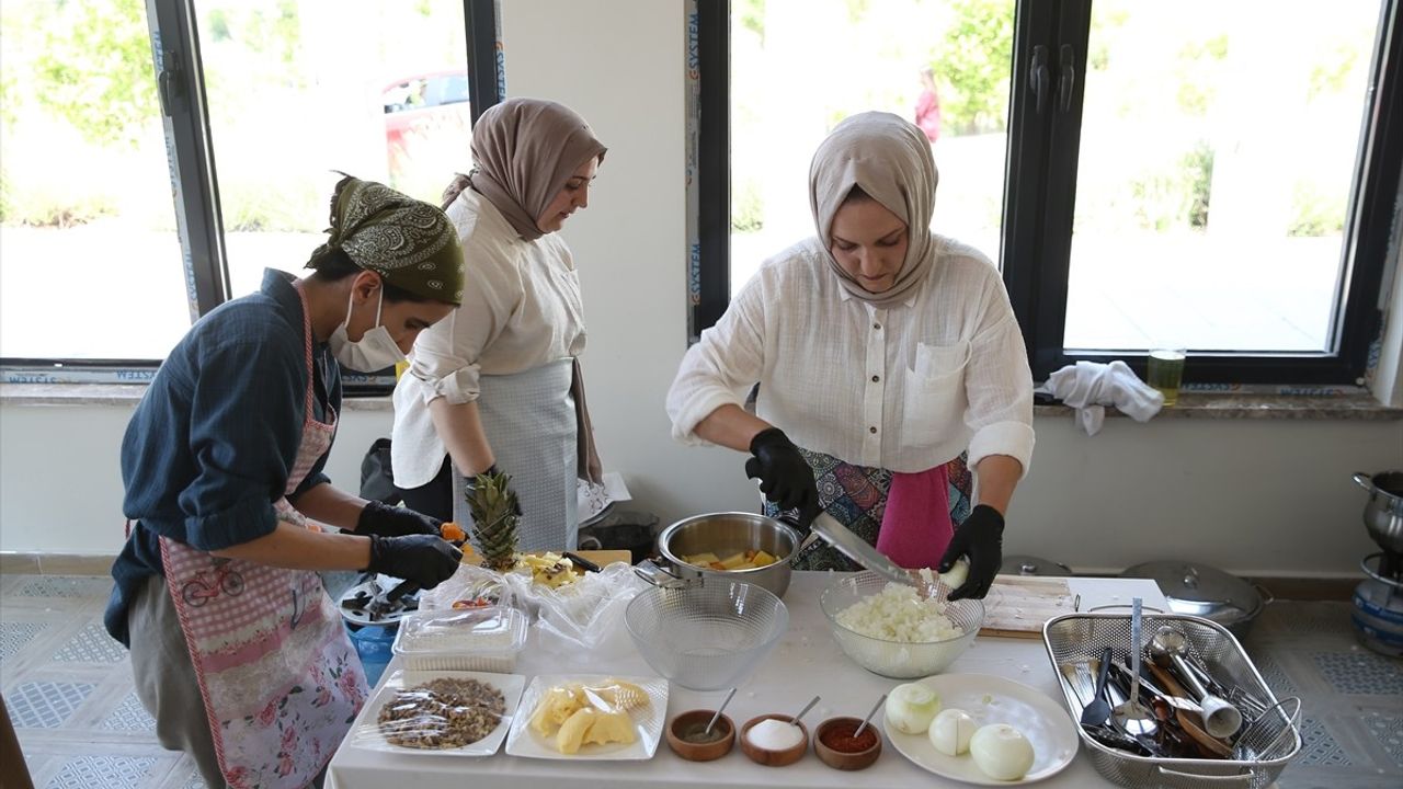 Van'da Türk Mutfağı Haftası Kapsamında Kadın Kooperatifleri Yemek Yarışması Düzenlendi