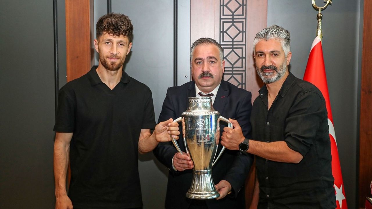 Van Emniyet Müdürü Mutlu'dan Artı Değer Vanspor'a Anlamlı Hediye