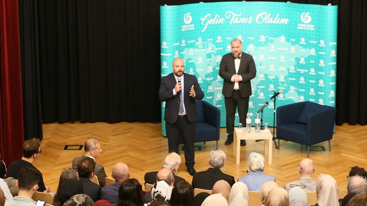 Viyana'da 'Doğu ile Batı Arasında Şehir ve Kültür' Konferansı Düzenlendi