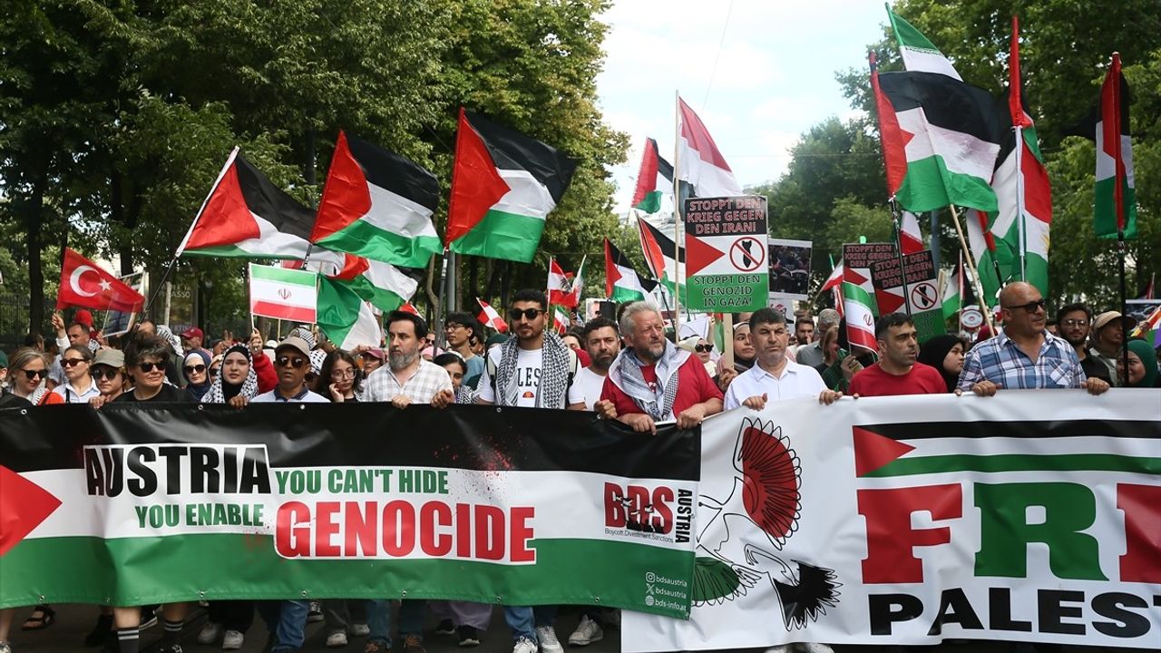 Viyana'da Filistin'e Destek Gösterisi Gerçekleşti